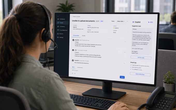 An AI reply-suggestion panel at a support desk
