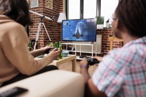 friends-playing-game-in-room